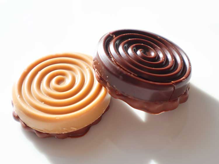 トゥルビヨン バイ ヤン ブリスのサブレ トゥルビヨンのパッケージと内容（2種類8個入り）