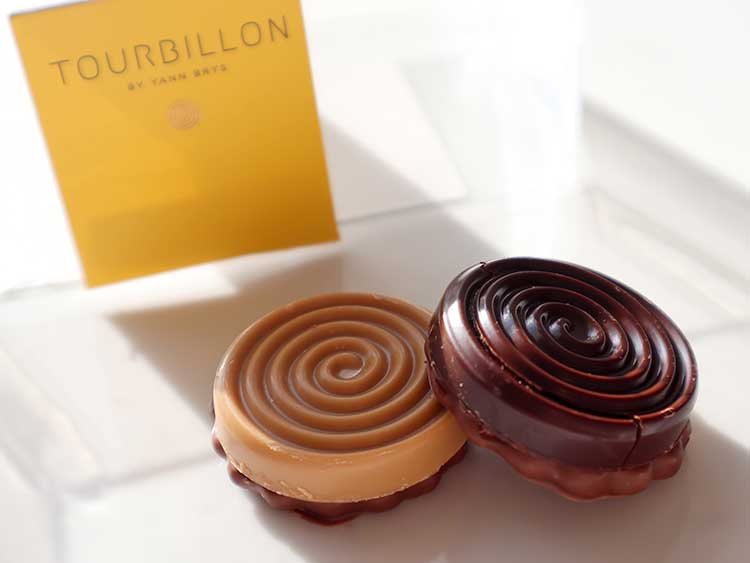トゥルビヨン バイ ヤン ブリスのサブレ トゥルビヨンのパッケージと内容（2種類8個入り）