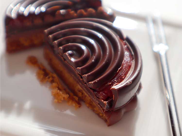 トゥルビヨン バイ ヤン ブリスのサブレ トゥルビヨン（いちごジュレ＆ダークチョコレート）