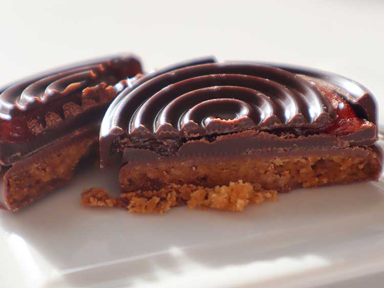 トゥルビヨン バイ ヤン ブリスのサブレ トゥルビヨン（いちごジュレ＆ダークチョコレート）