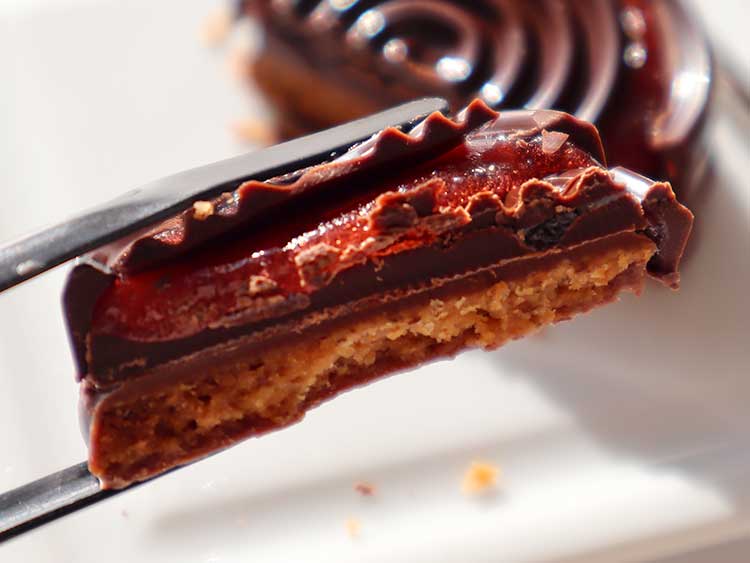 トゥルビヨン バイ ヤン ブリスのサブレ トゥルビヨン（いちごジュレ＆ダークチョコレート）