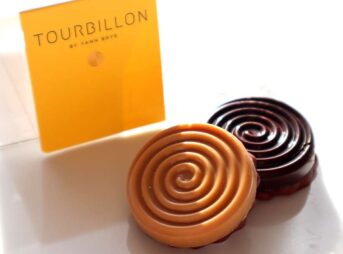 トゥルビヨン バイ ヤン ブリス | 2種類のチョコを楽しめる人気の「サブレ トゥルビヨン」を実食レビュー